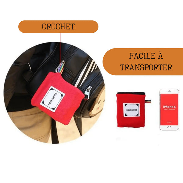 Tapis de camping compact et pliable accroché au sac à dos, idéal pour un voyage en plein air facile ; inclut une comparaison de taille avec un smartphone pour un transport pratique.